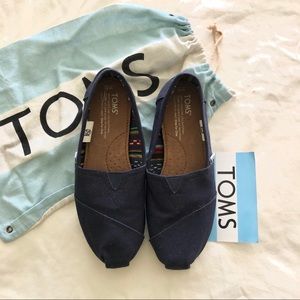 Toms womens navy canvas shoes